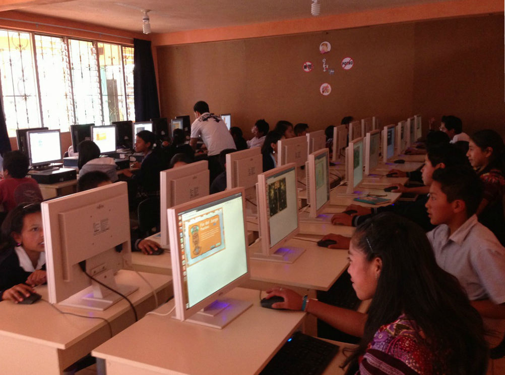 Students Playing Cerebrex in Patzun